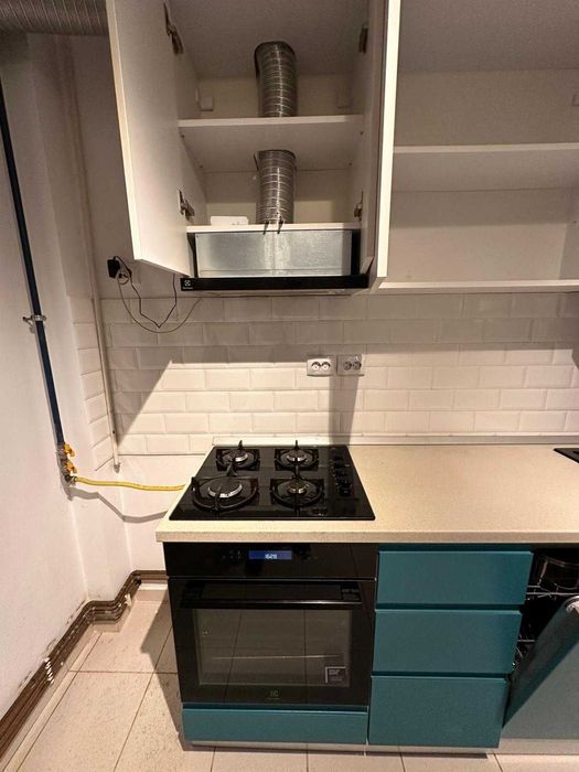 Mobila de bucatarie cu electrocasnice incorporabile