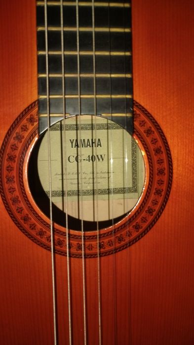 Продам гитару yamaha вместе с термо чехлом