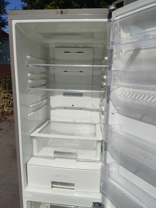Продам холодильник LG NoFrost