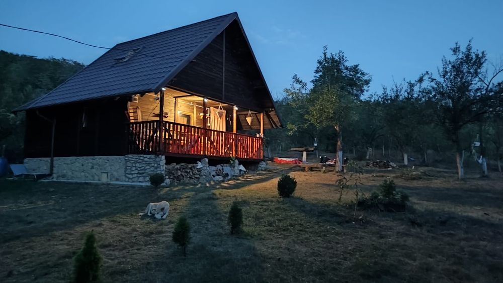 Casă la deal 90 min de Bucuresti
