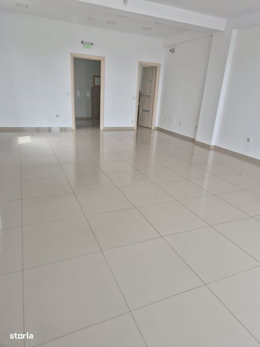 Spatiu comercial de inchiriat | Toate utilitatile | 2 Locuri parcare
