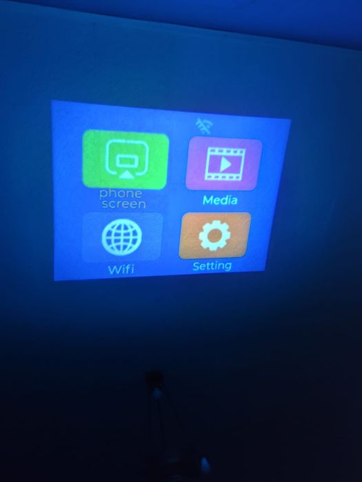 Mini video proiector portabil