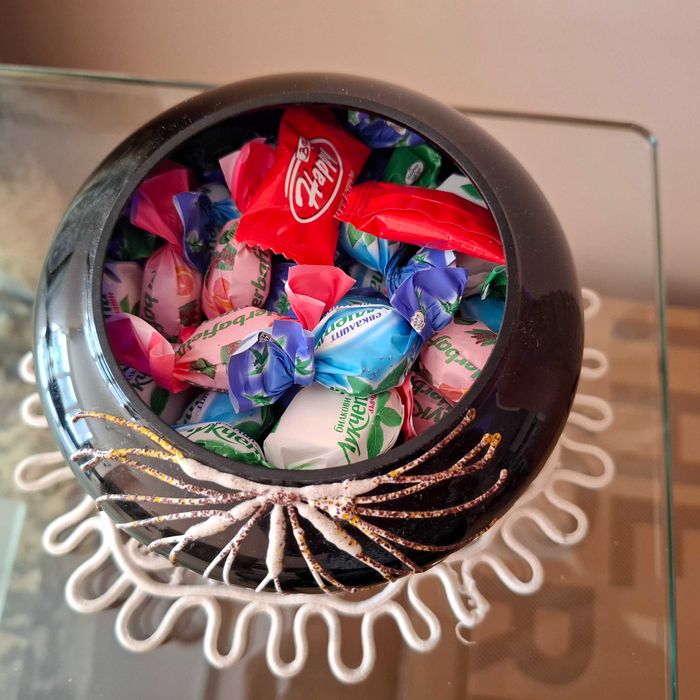 Бонбониера цветно стъкло, ръчно рисувана, Чехия