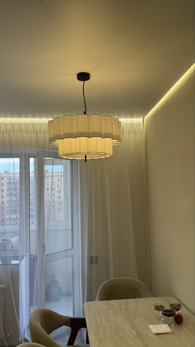 Продам люстры новые