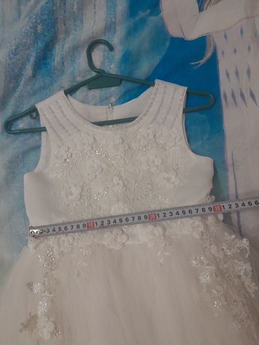 Бяла шаферска рокля