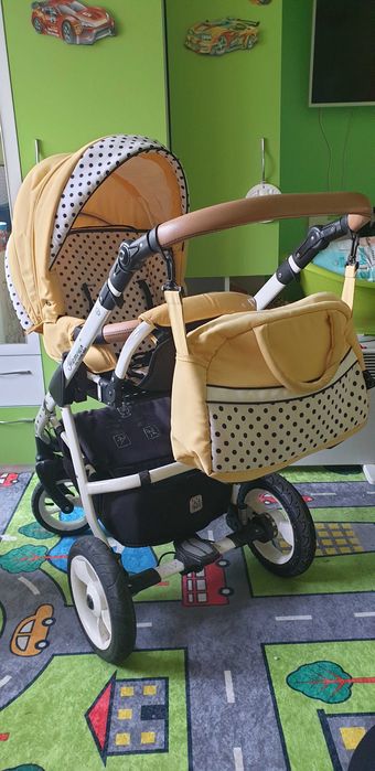 Продавам бебешка количка с 3 коша