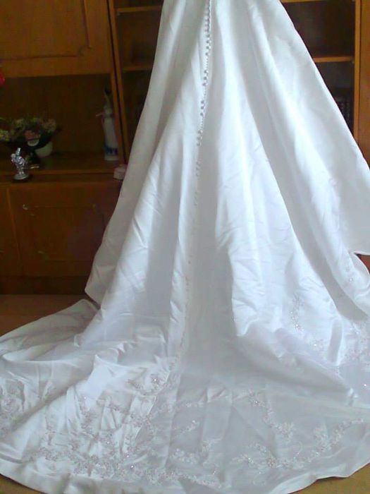 Rochie mireasa cu trena