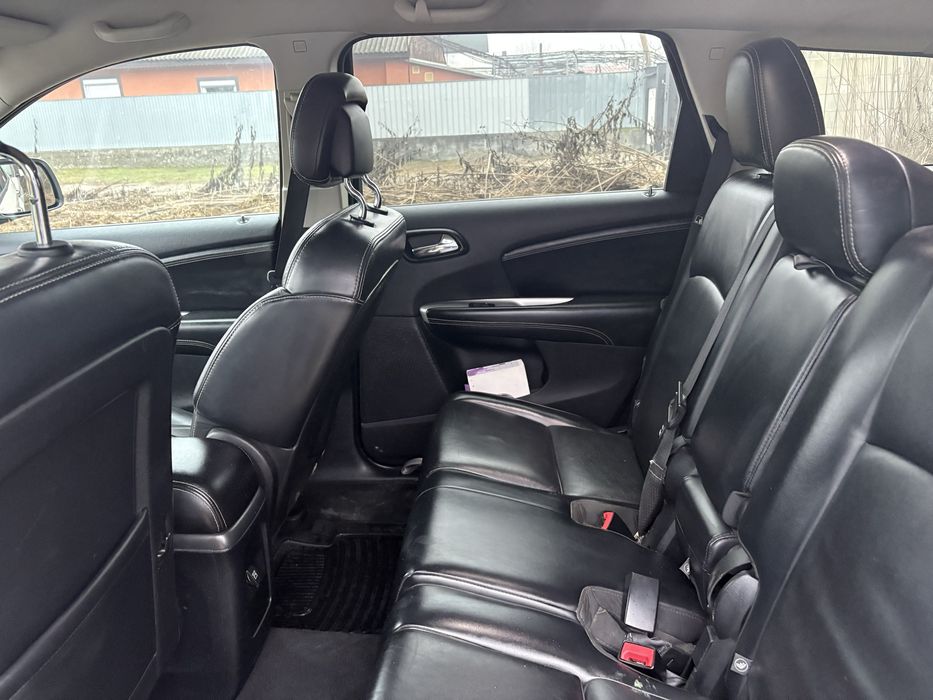 Fiat Freemont 2013 – 7 locuri, Alb, Interior piele neagră