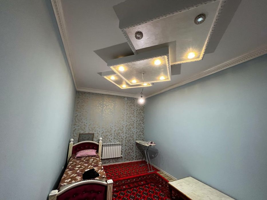 Barcha qulayliklarga ega hovli joy sotiladi