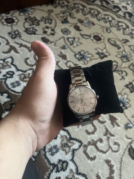 Продам часы почти новые