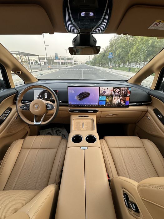 Voyah Dreamer Premium Minivan 2025 в наличаи от Terra Auto