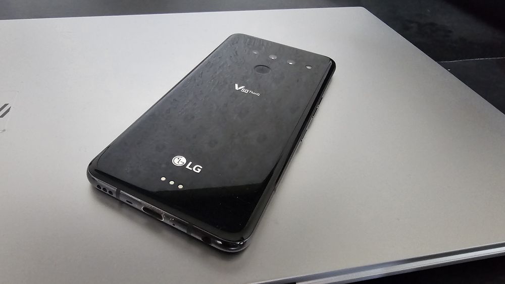 Продам LG V50 ThinQ