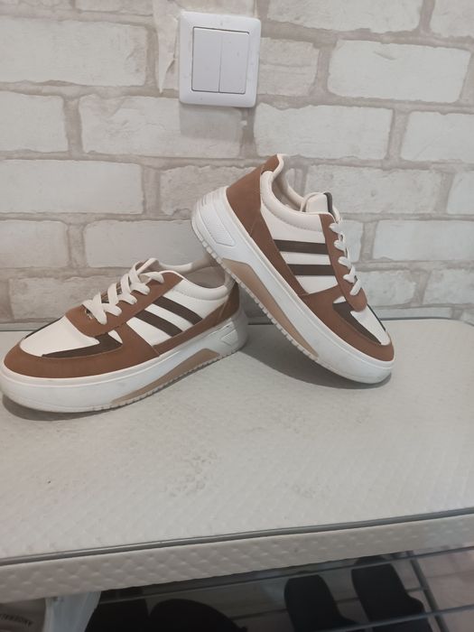 Кроссовки в отличном состоянии