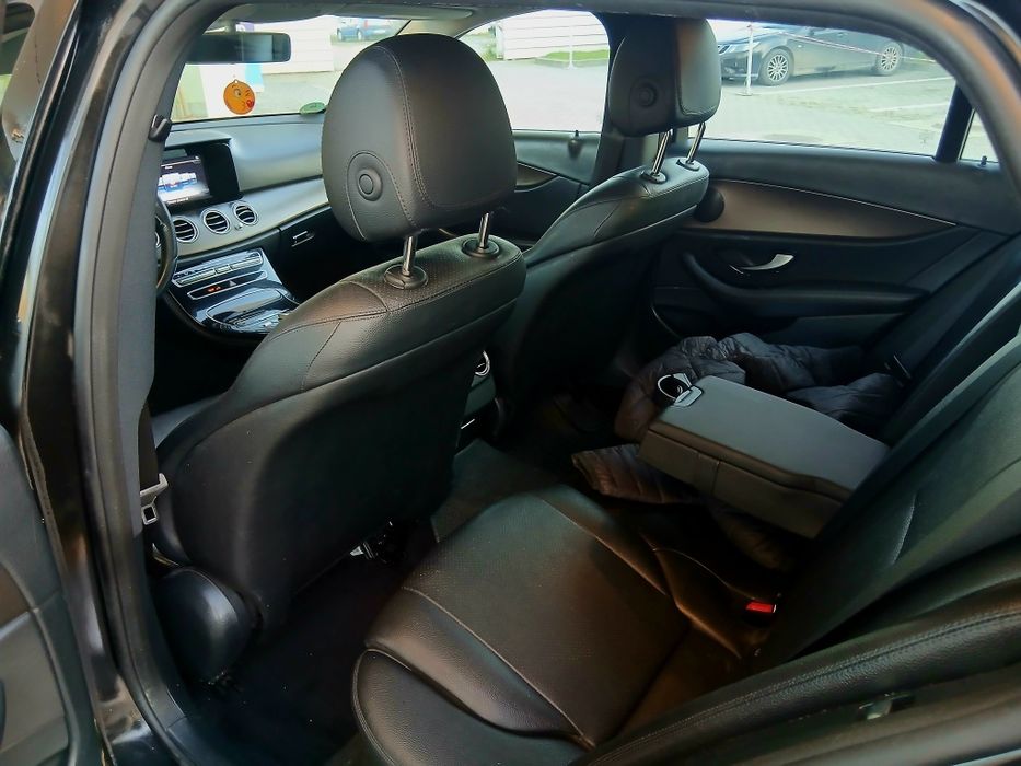 Mercedes-Benz E220 2018 4MATIC 15900€ Impecabil