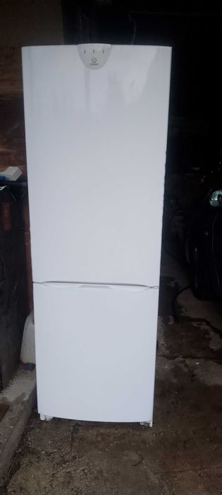 Хладилник с фризер - INDESIT /185см