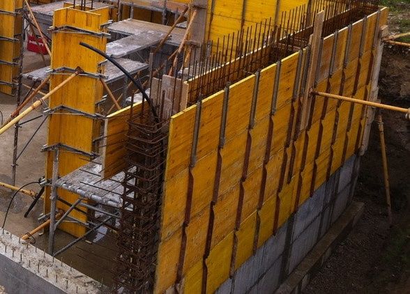 Popi metalici de închiriat 3,6m;4m.
