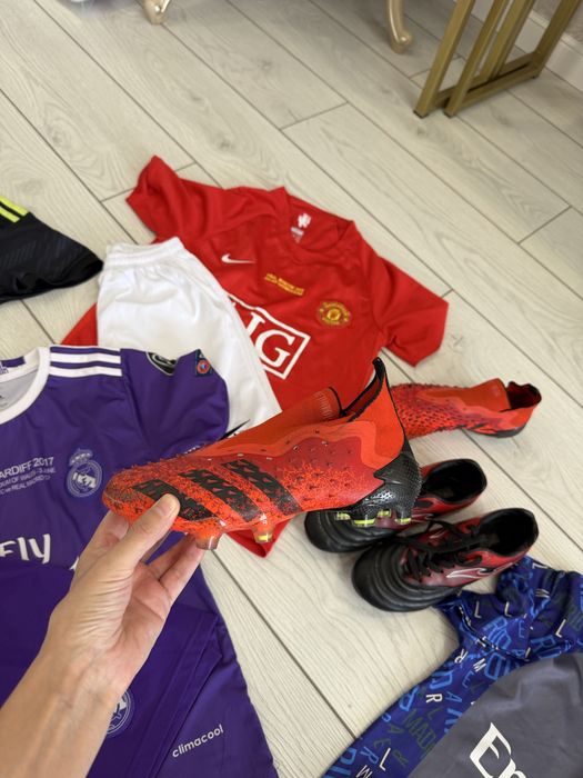 Продам футбольную форму и бутсы