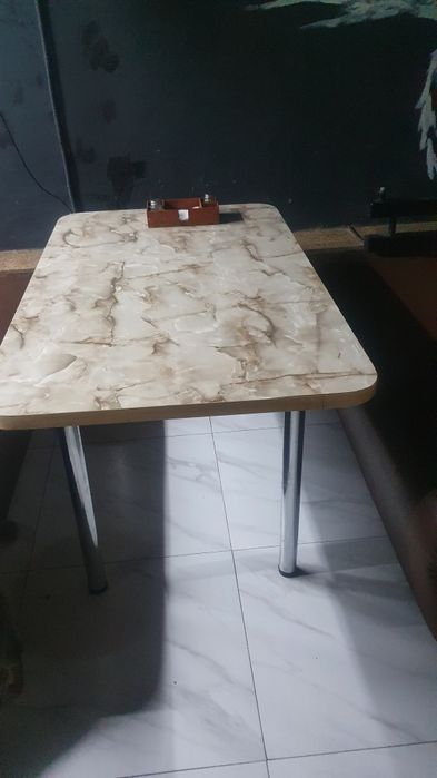 Диван для кафе, столы, стулья