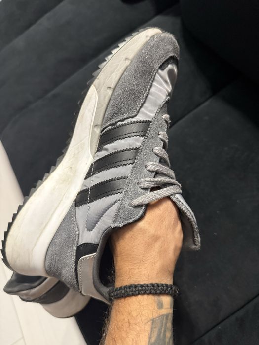 Adidasi adidas marimea 42,5