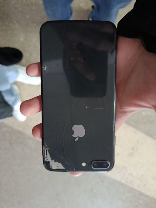 Айфон 8+. продам