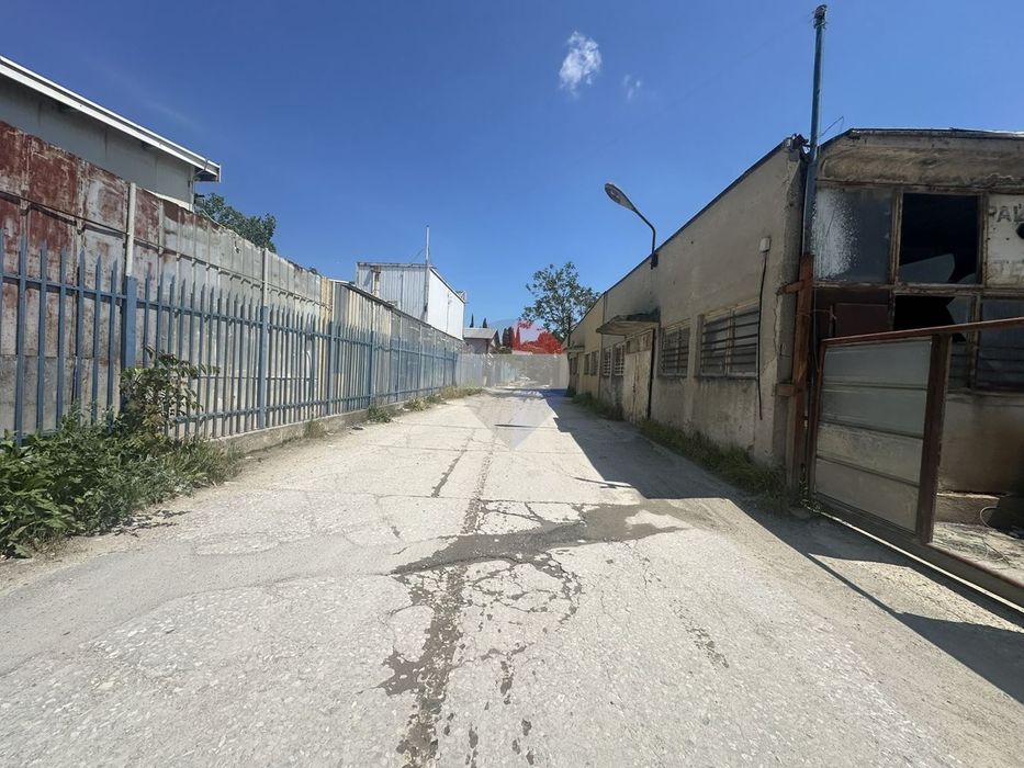 Пром. помещение в Варна-Западна промишлена зона площ 3000 цена 2500