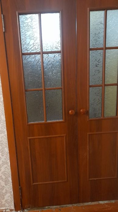 Продам меж.ком дверь 5шт за 5000