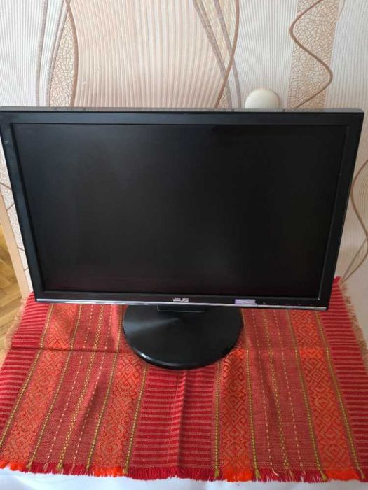 Монитор ASUS 20" (1680x1050) с вградени тонколони – Перфектен за офис