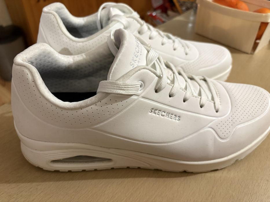 Мъжки сникърси Skechers Uno Stand On Air в бял цвят