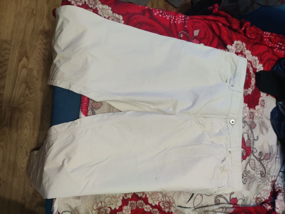 Продаю 2 пары джинсы