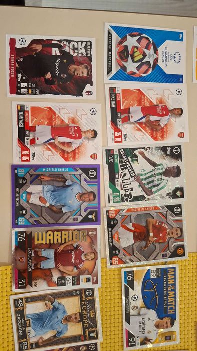 Продававм футболни карти на topps match attax различни видове
