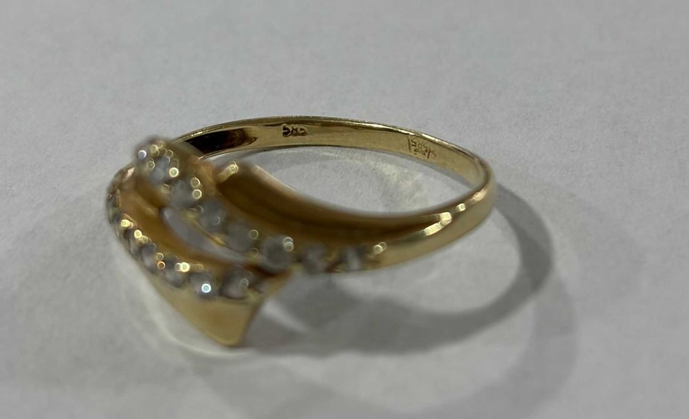 Златен пръстен 14 карата 1.98гр проба 585