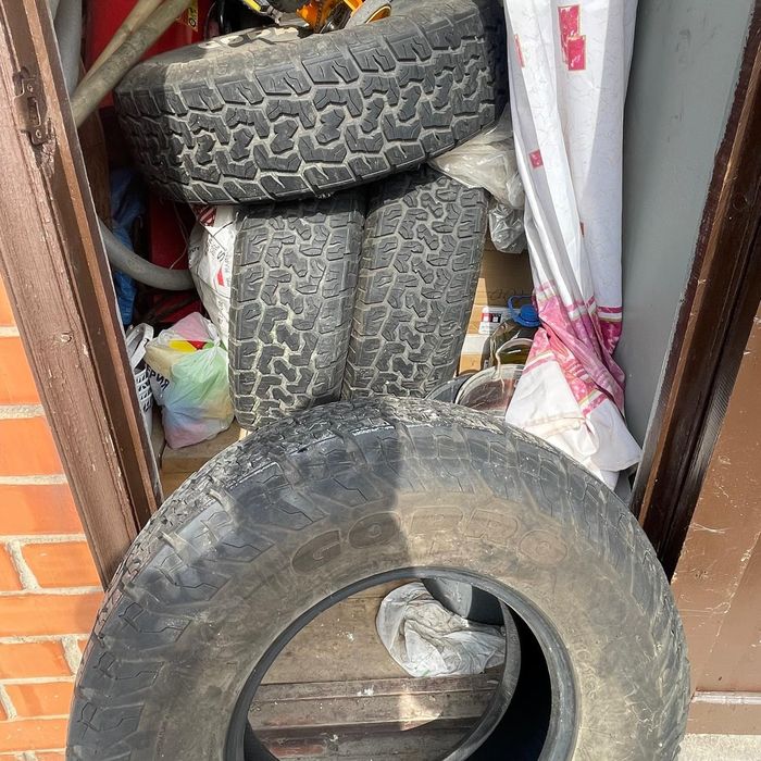 Продам шины в отличном состоянии.