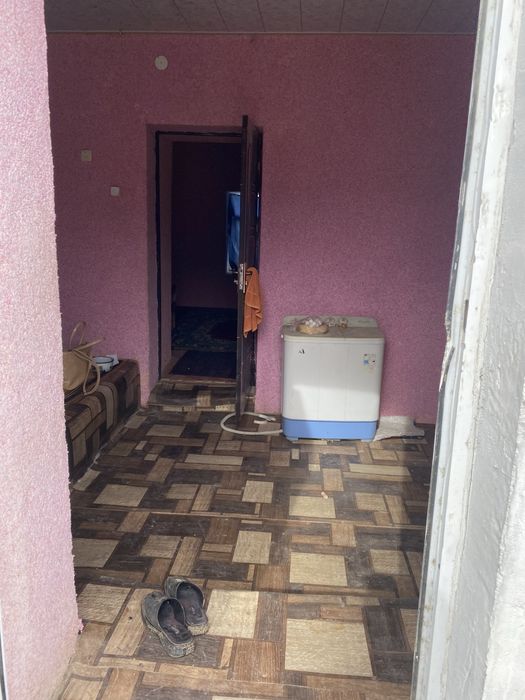 Uy sotiladi! Kotta yeri bilan Jizzax viloyatida.