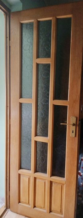 2 usi din lemn furniruit