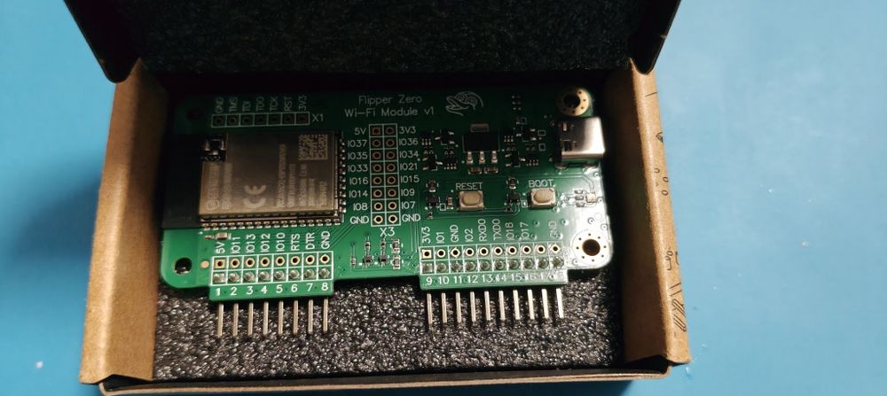 Flipper Zero +husa silicon+ WiFi Dev Board – ca nou