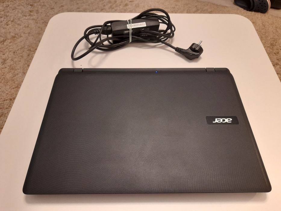 Laptop Acer ES1-732