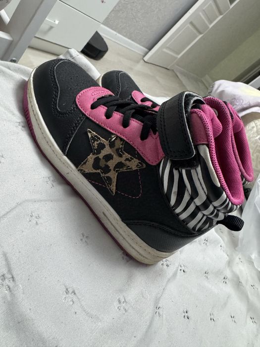 Продам ботинки.