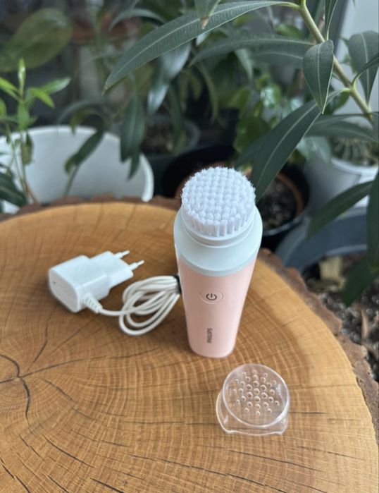 Perie mini de curatare fata