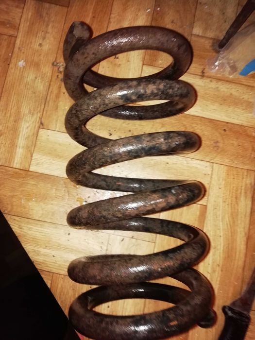 пружина на форд,подшипник натяжитель и ступичный на WV т4 и др.