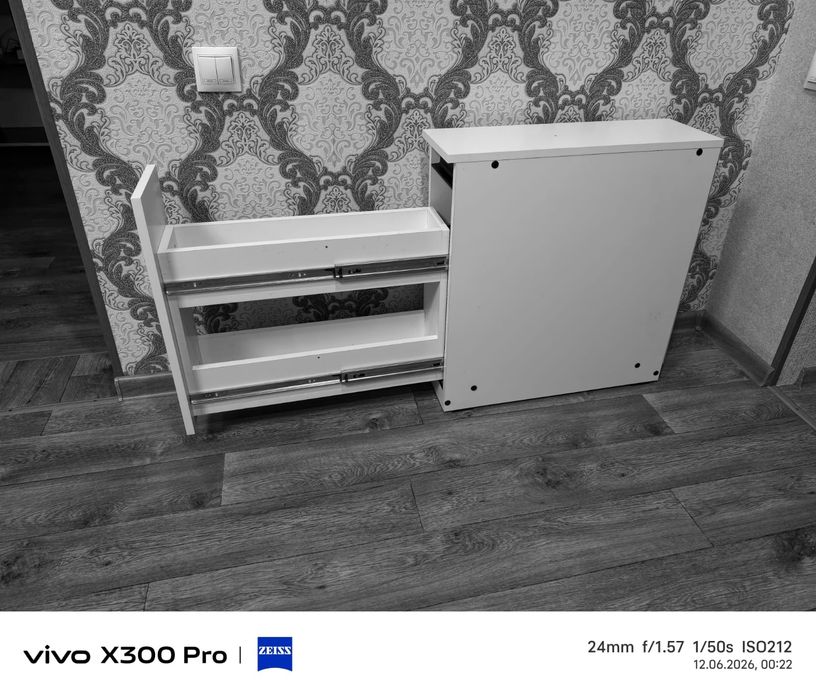 Продам напольную тумба новая