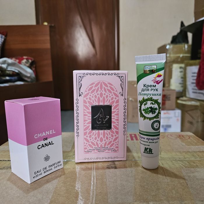 Ayollar uchun 3tasi 1 tada atirlarimiz va qo'l kremimiz