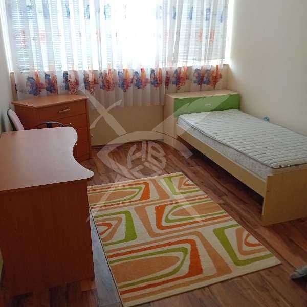 Дава се под наем Тристаен апартамент в Пловдив, Кършияка - 100 кв.м за 488.58 € - Снимка #2