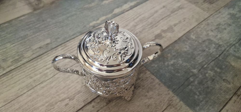 Продам новую сахарницу