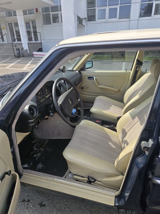 Mercedes 230 an 1976