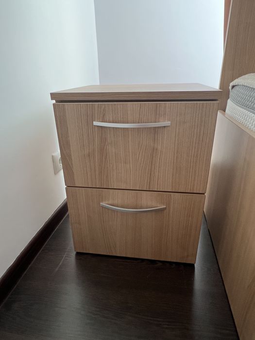 Vand pat cu saltea si o noptiera