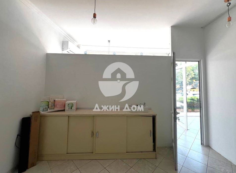 Продава се Магазин в Бургас, Зорница - 75 кв.м за 2134 €/кв.м - Снимка #4
