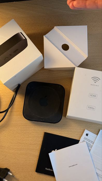 Apple TV (3-то поколение, модел A1469) отлично състояние.