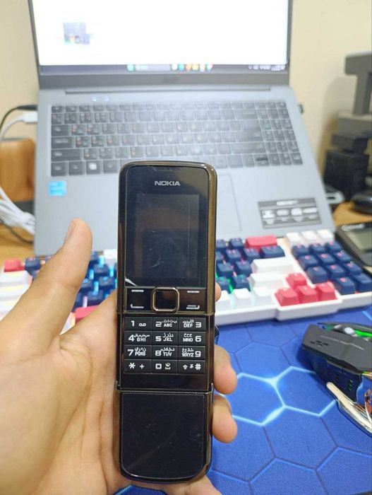 retro telefon nokia 8800