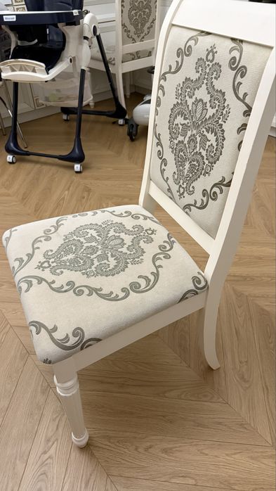 Продам 6 стульев