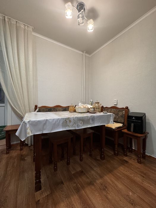 Продам кухонный уголок и стол-книжка